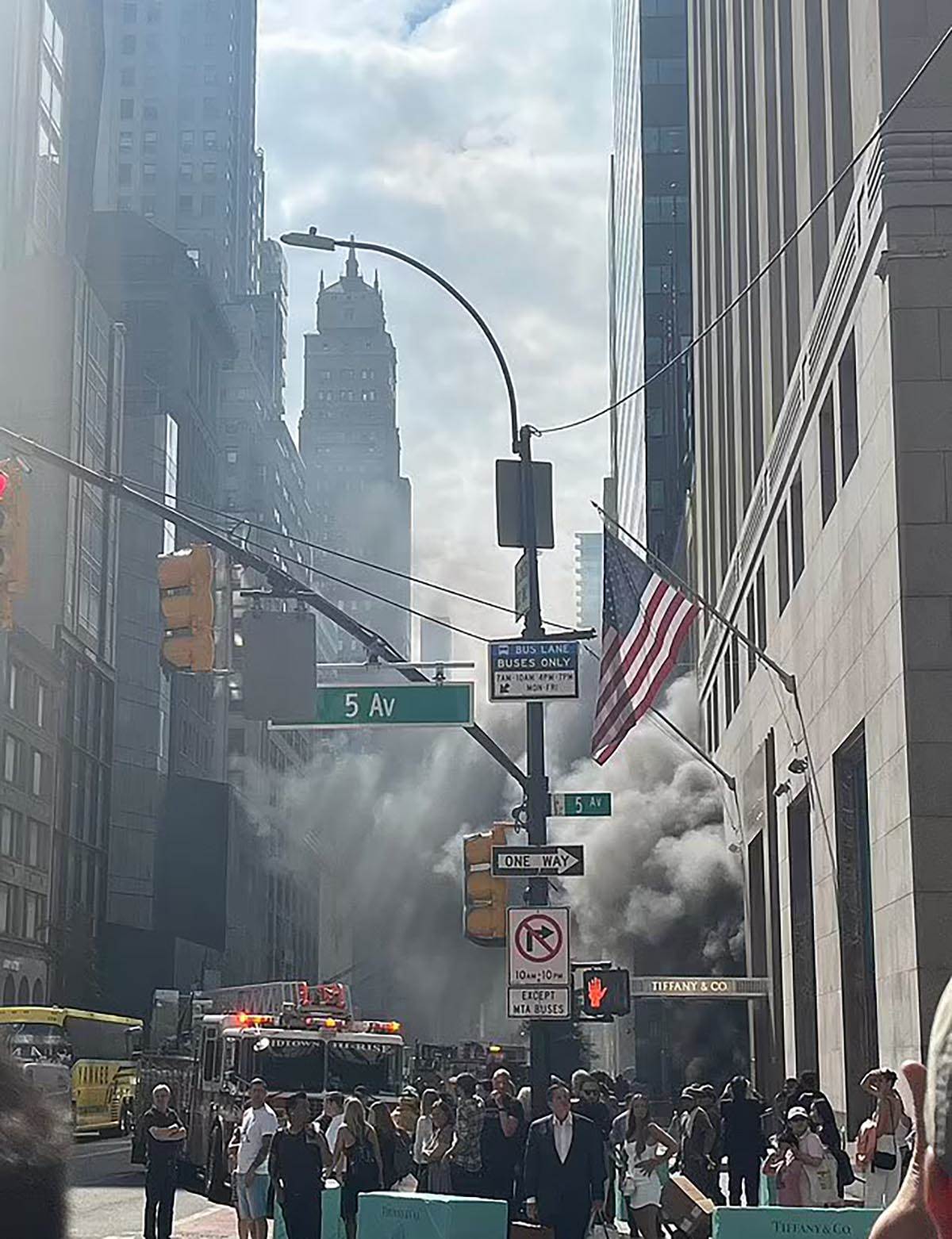  Požar u Njujorku gori zgrada Tifanija 