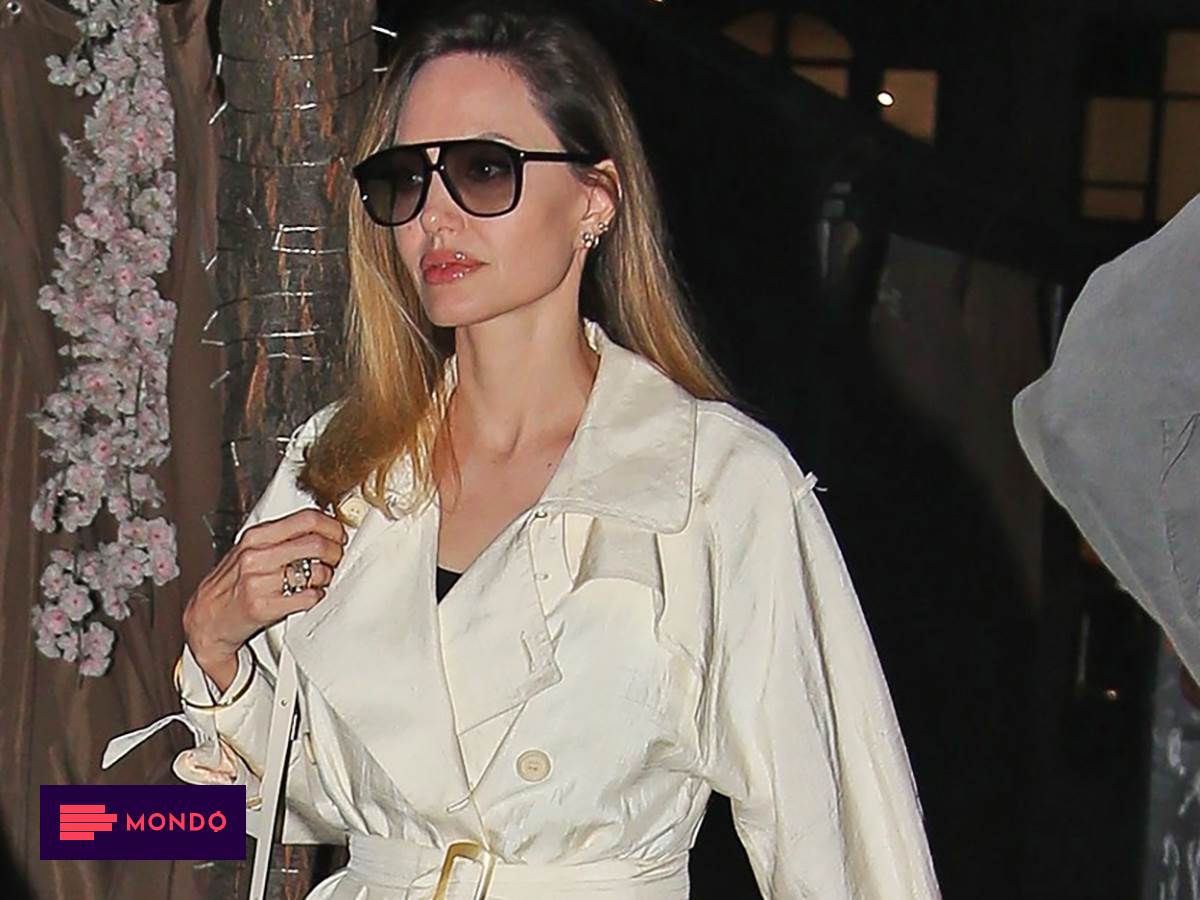 Angelina Jolie with Valentino bag | Magazine - Breaking Latest News