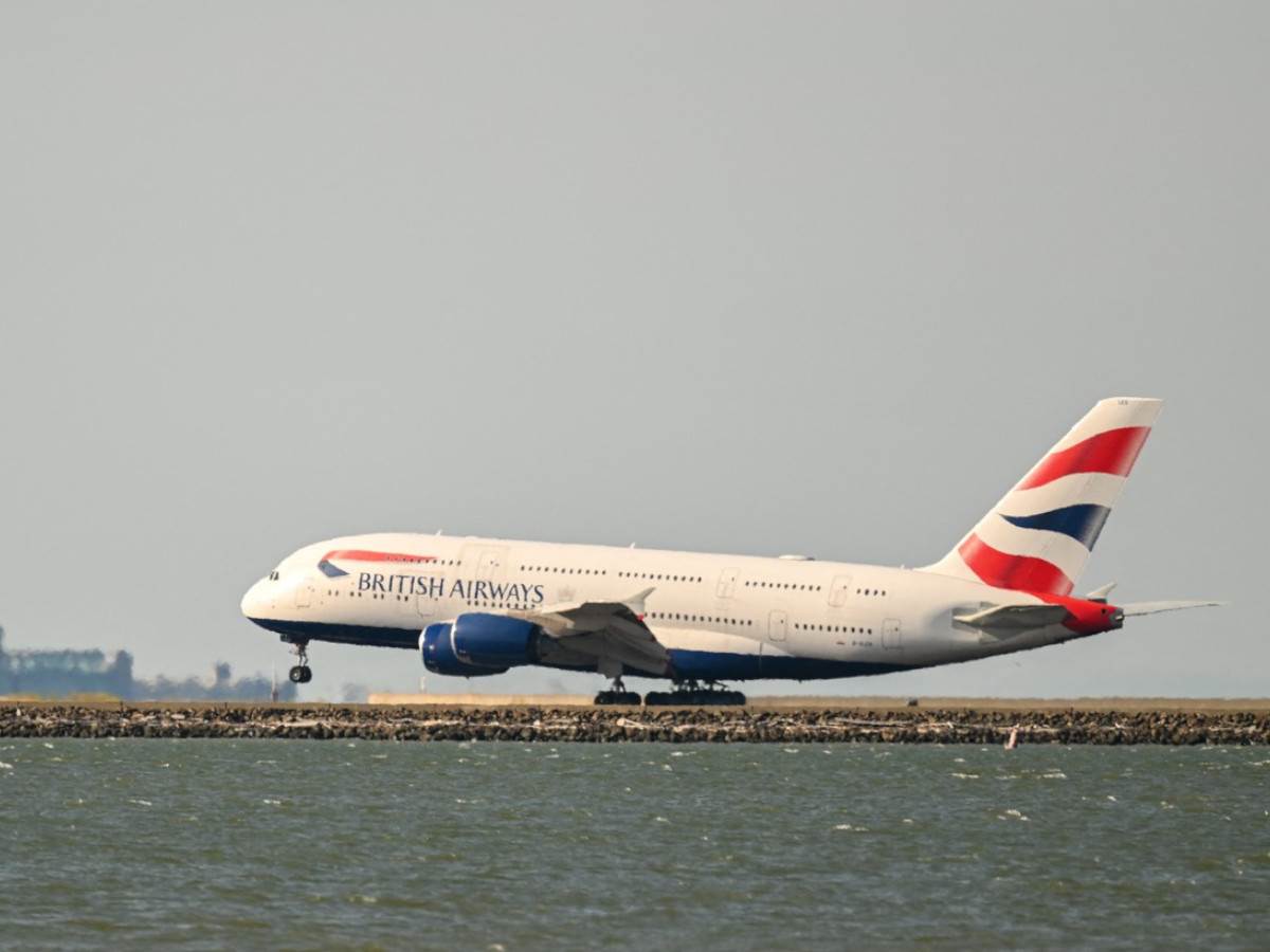  Izbodeni putnici na letu iz Britanije do Kariba 