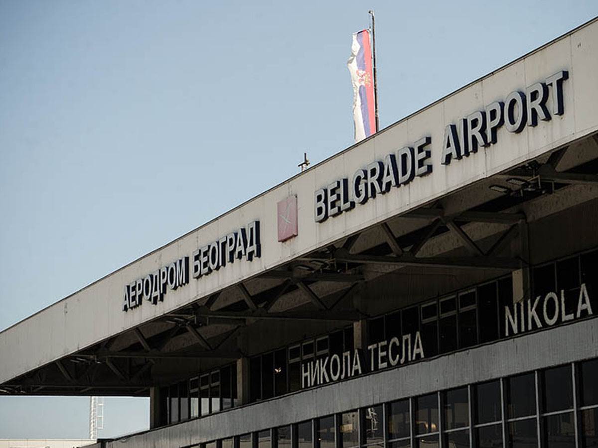  Zbog nevremena zatvoren aerodrom u Beogradu 
