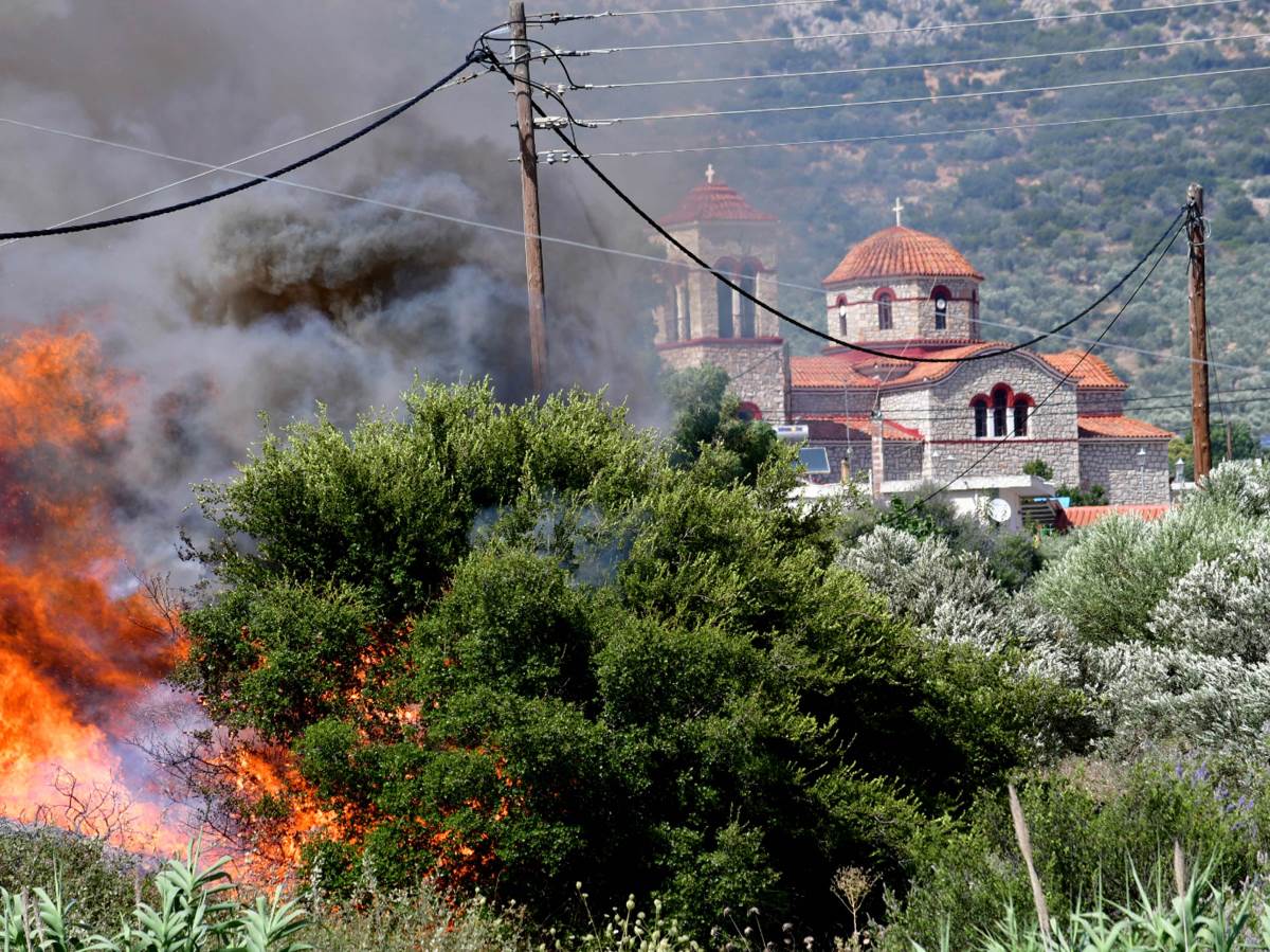  Bukti požar na Rodosu u Grčkoj 
