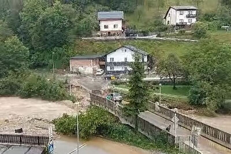  Bujica odnijela most u Sloveniji 