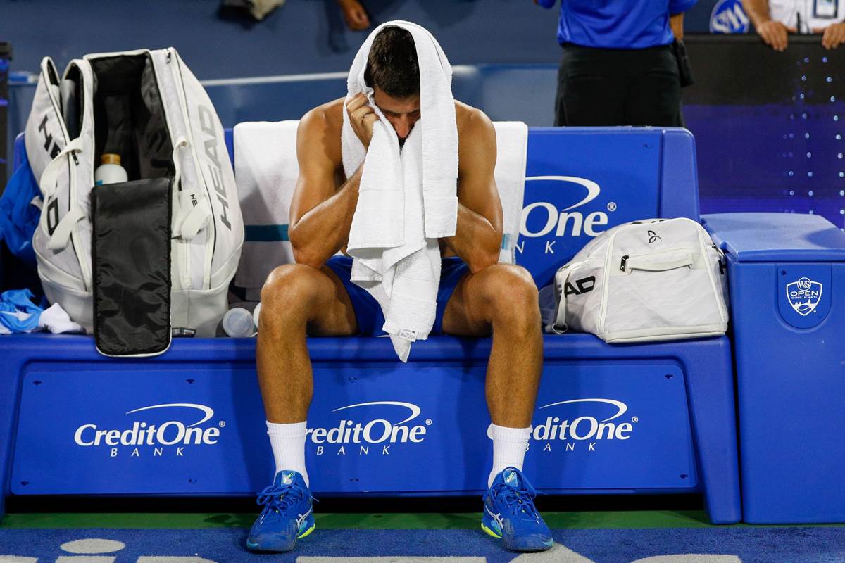  Novak Đoković mijenjao majice zbog znoja, a napadaju ga 