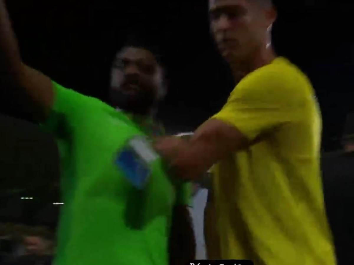  Kristijano Ronaldo gurnuo muškarca 