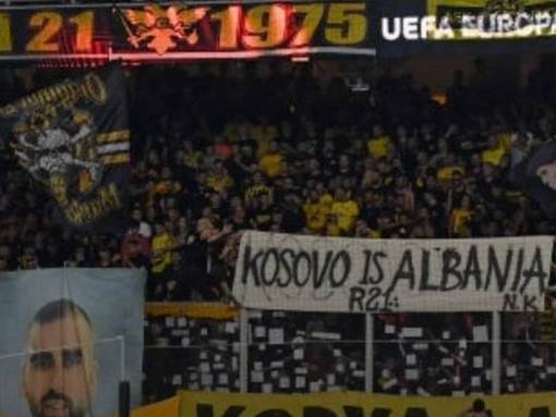  navijači aeka parola kosovo je albanija  