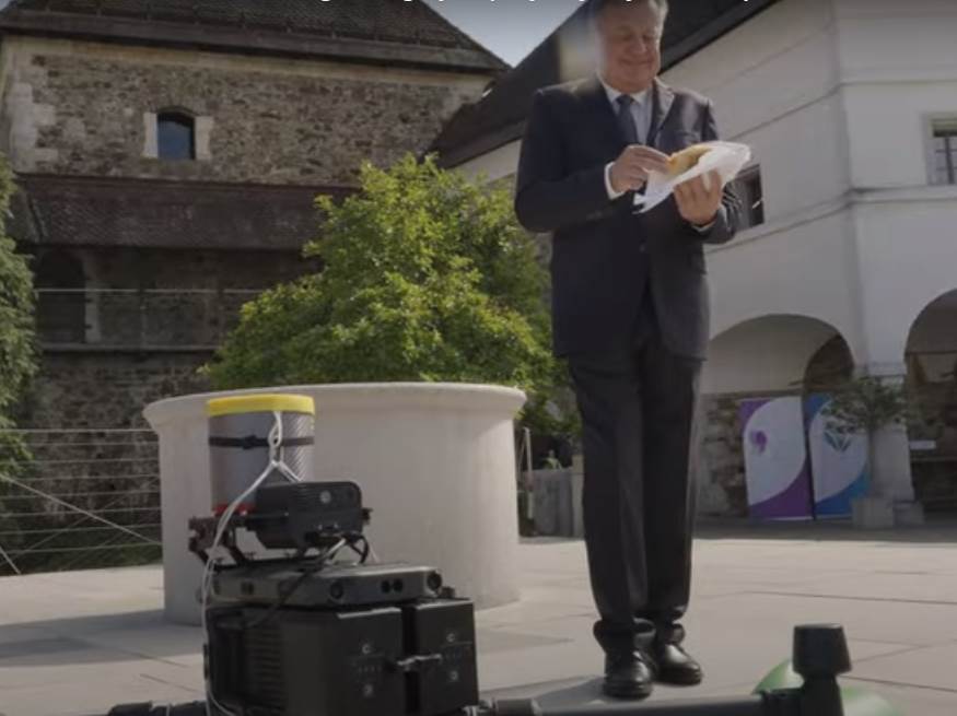  Dostava bureka dronom u Ljubljani 