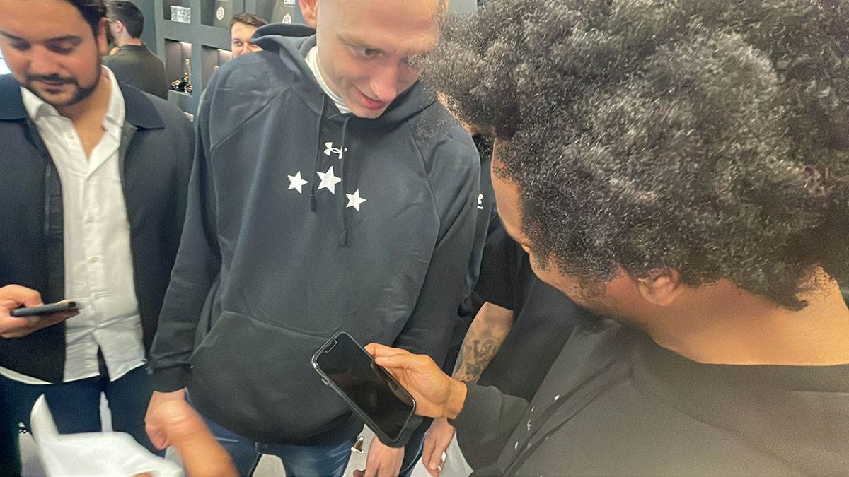 kevin panter pozvao matijasa lesora šta će tvoj dres ovdje kevin panter pozvao matijasa lesora šta će tvoj dres ovdje