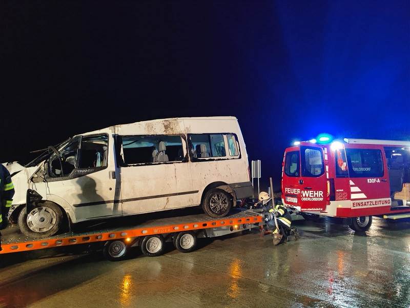 Prevrnuo se minibus sa putnicima iz Srbije i Slovenije 