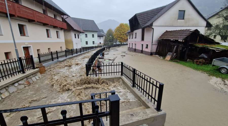 Obilne padavine ponovo izaazvale poplave i klizišta u Sloveniji Obilne padavine ponovo izaazvale poplave i klizišta u Sloveniji