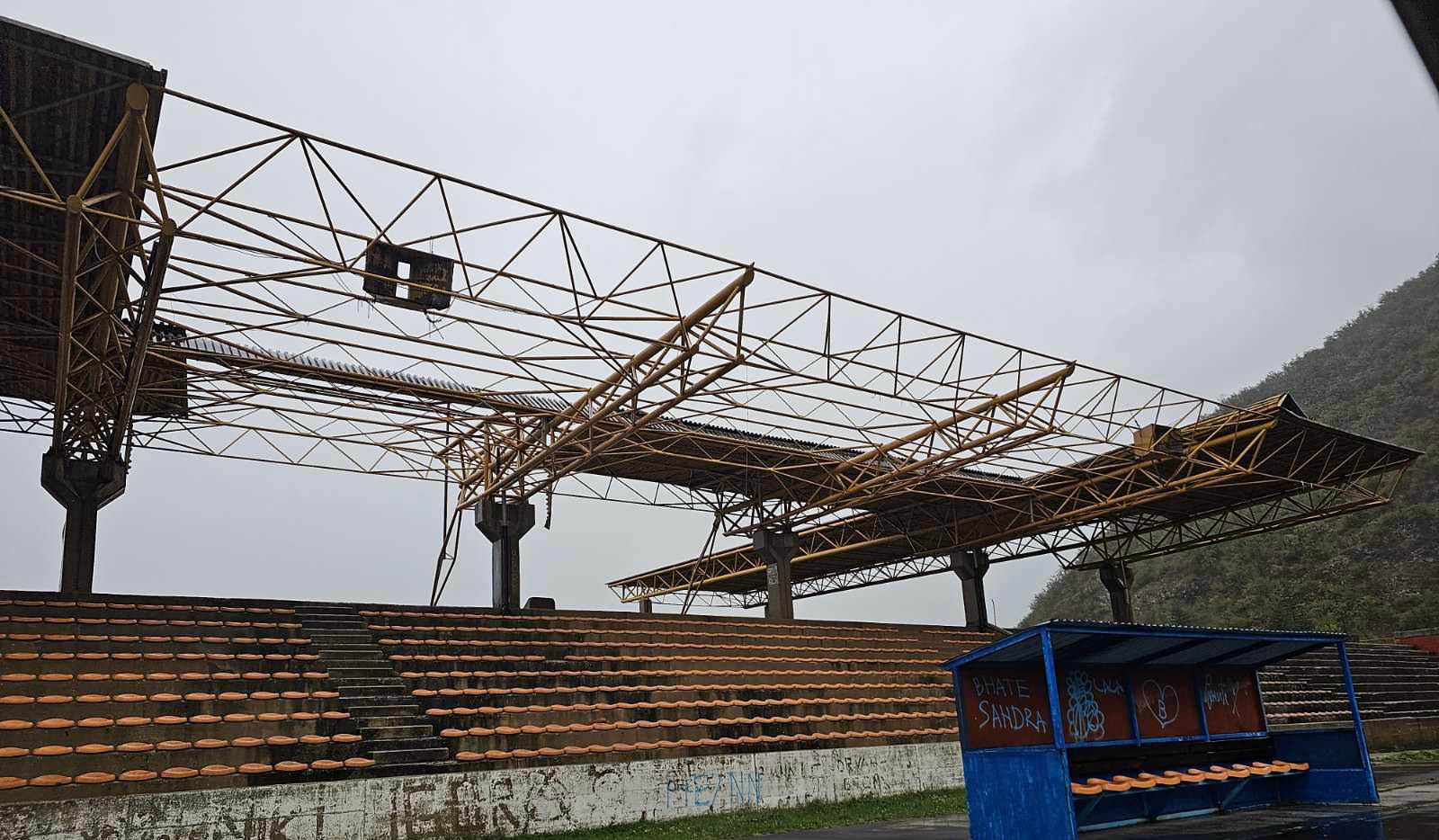  vjetar oštetio krov stadiona u drvaru 