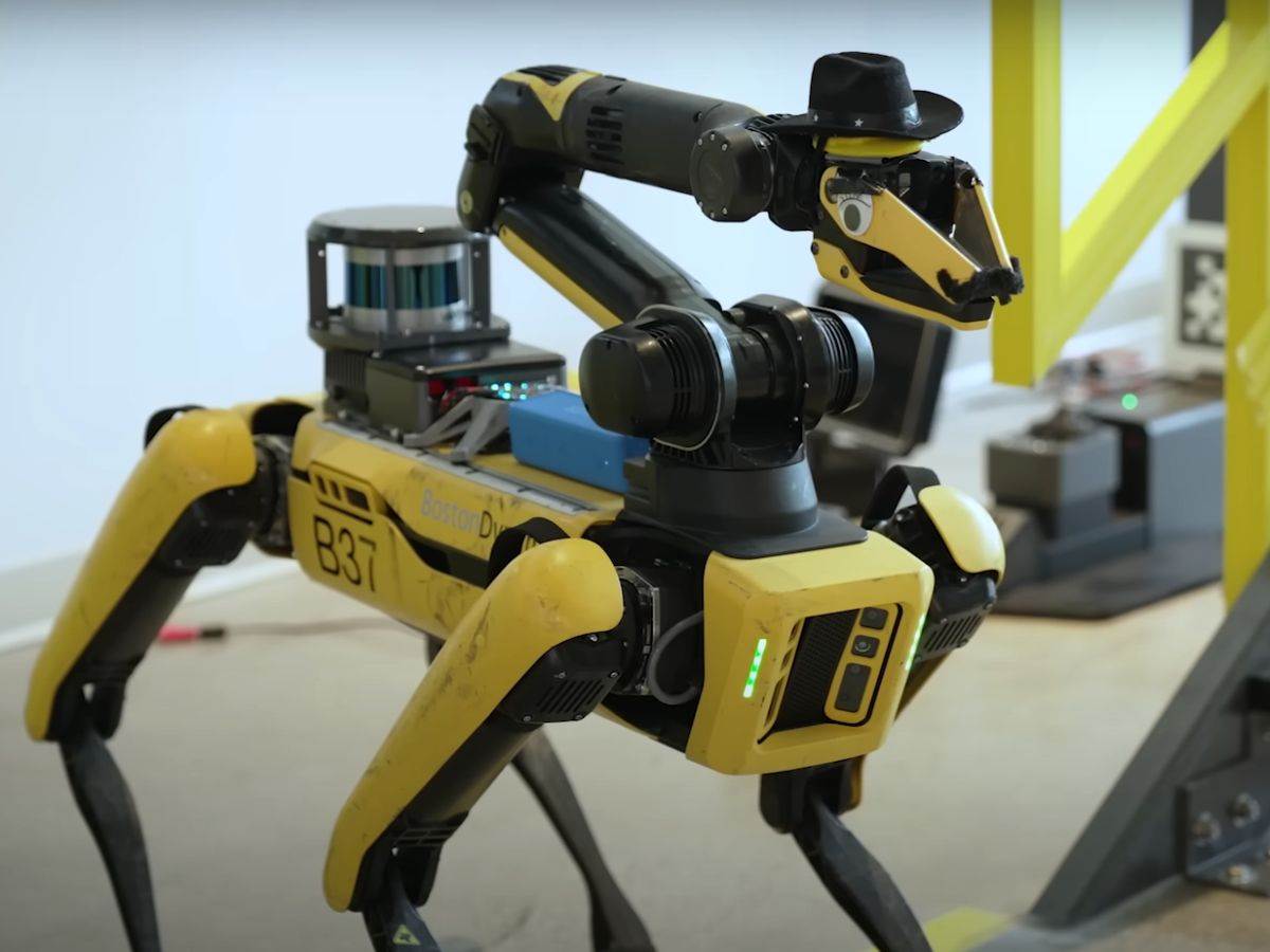  Roobot Spot naučio da govori pomoću AI 