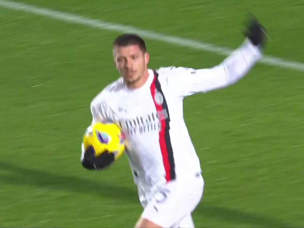  Luka Jović postigao gol za Milan protiv Atalante 