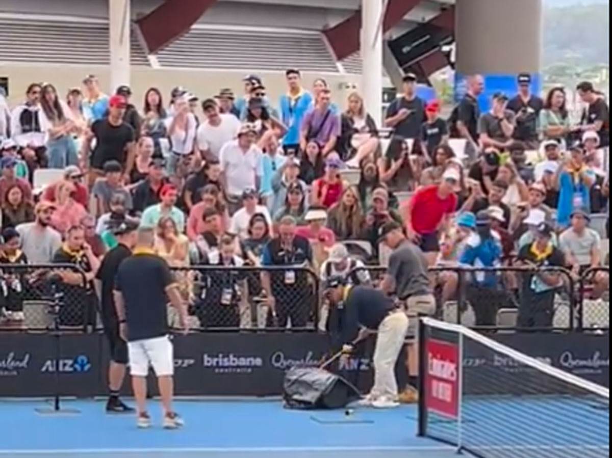  Zmija prekinula teniski meč u Brizbejnu VIDEO 