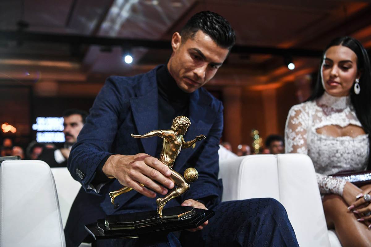 Jesu li se Kristijano Ronaldo i Georgina Rodrigez tajno vjenčali? Jesu li se Kristijano Ronaldo i Georgina Rodrigez tajno vjenčali?