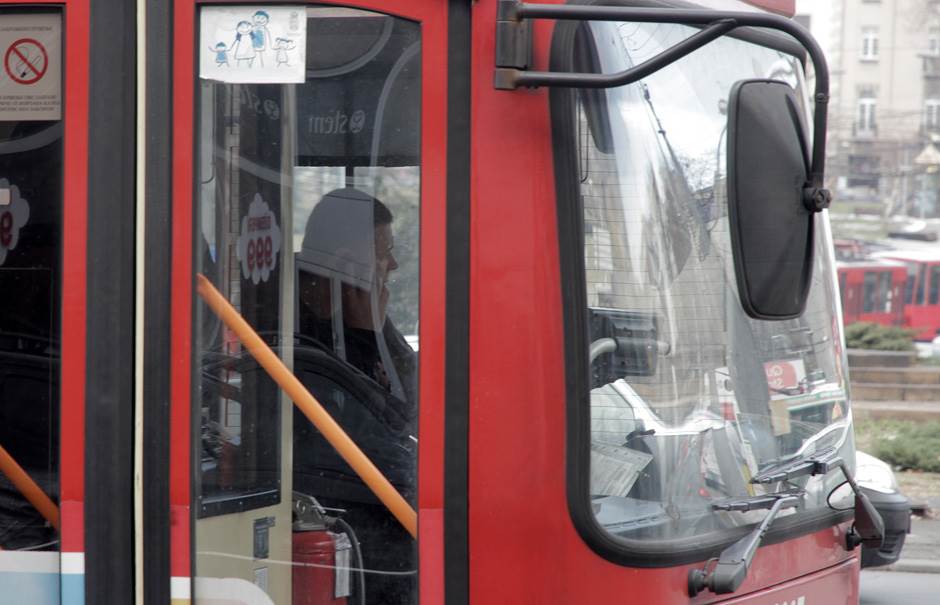 Beograd: Šest osoba povrijeđeno u sudaru dva automobila i trolejbusa 