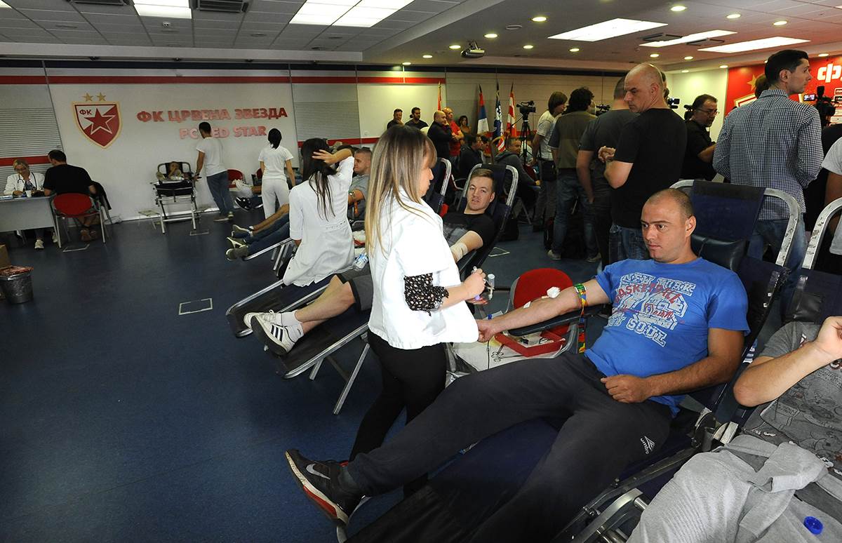  Crvena zvezda organizuje humanitarnu akciju davanja krvi 