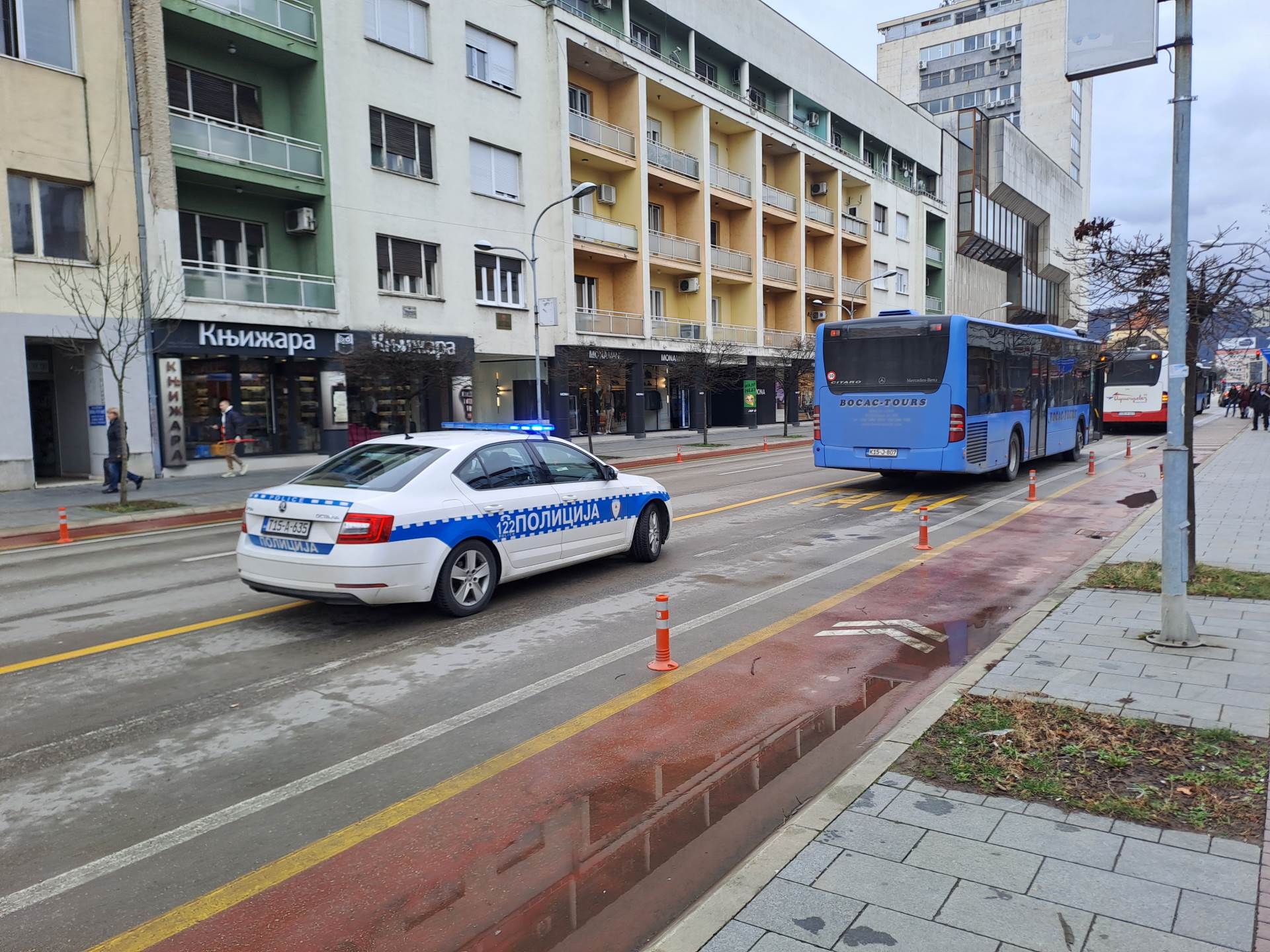  Policija i autobusi kod Pošte 