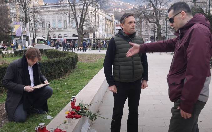  Uništio ploču Navaljnog u Sarajevu 
