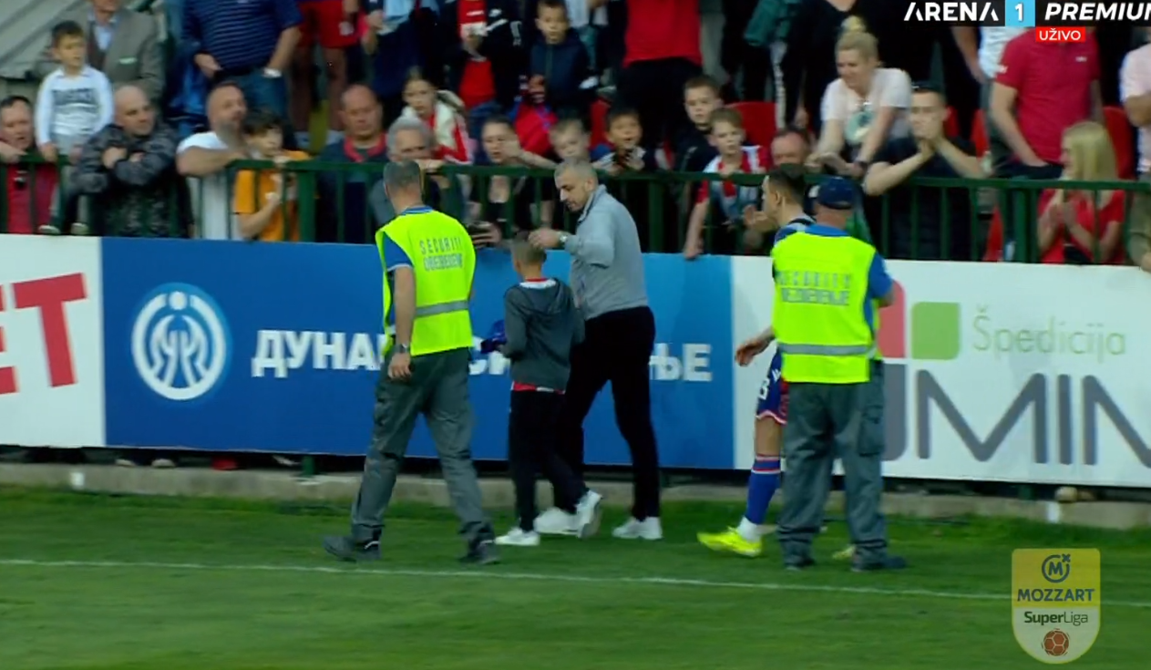 Dječaku pozlilo na utakmici Javor Crvena zvezda 