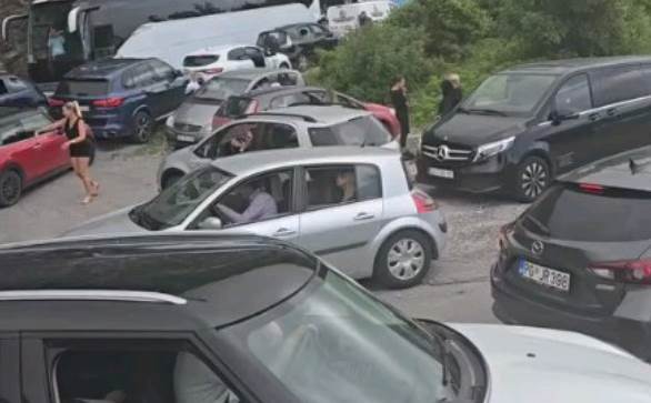 Saobraćajni kolaps Kotorske serpentine Crna Gora Saobraćajni kolaps Kotorske serpentine Crna Gora