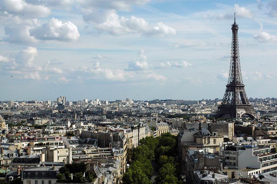 Ajfelov toranj "porastao" za šest metara Ajfelov toranj "porastao" za šest metara