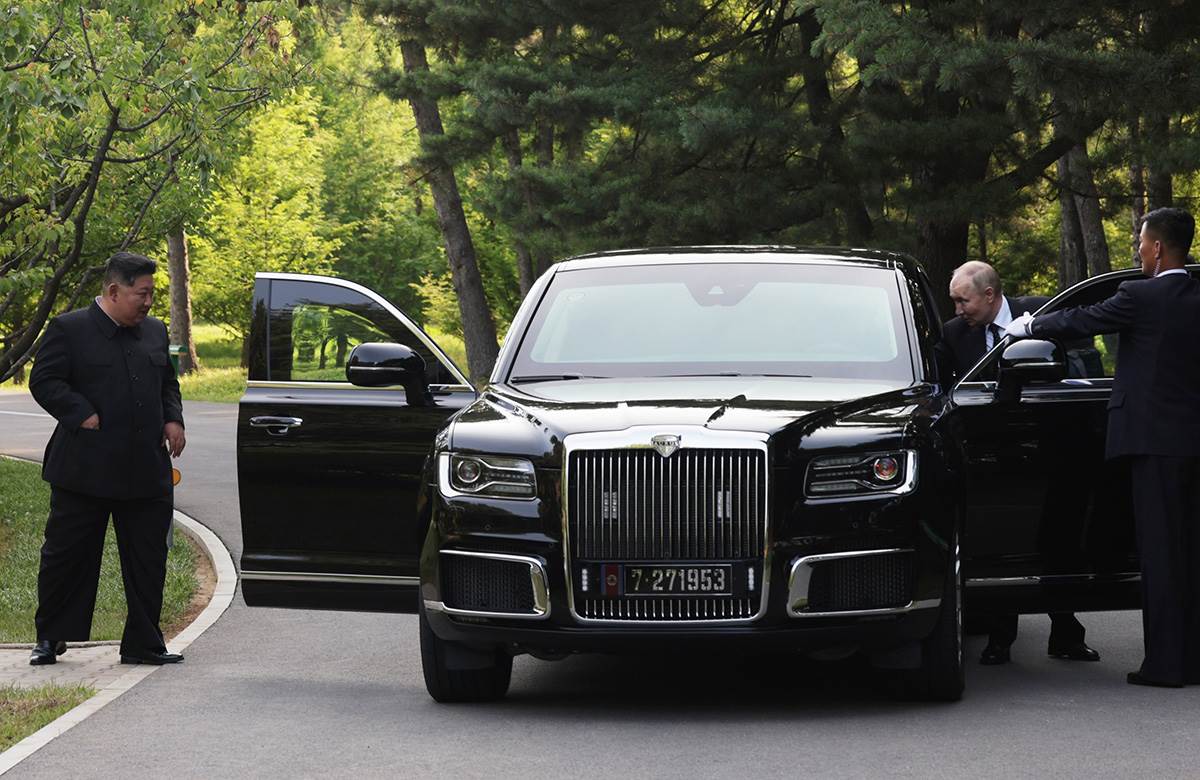  Putin poklonio Kim Džong Unu automobil 