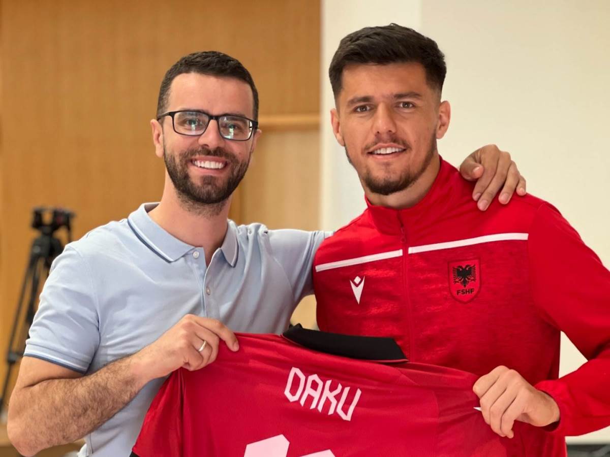  Albanski novinar i fudbaler provokator se slikali zajedno 