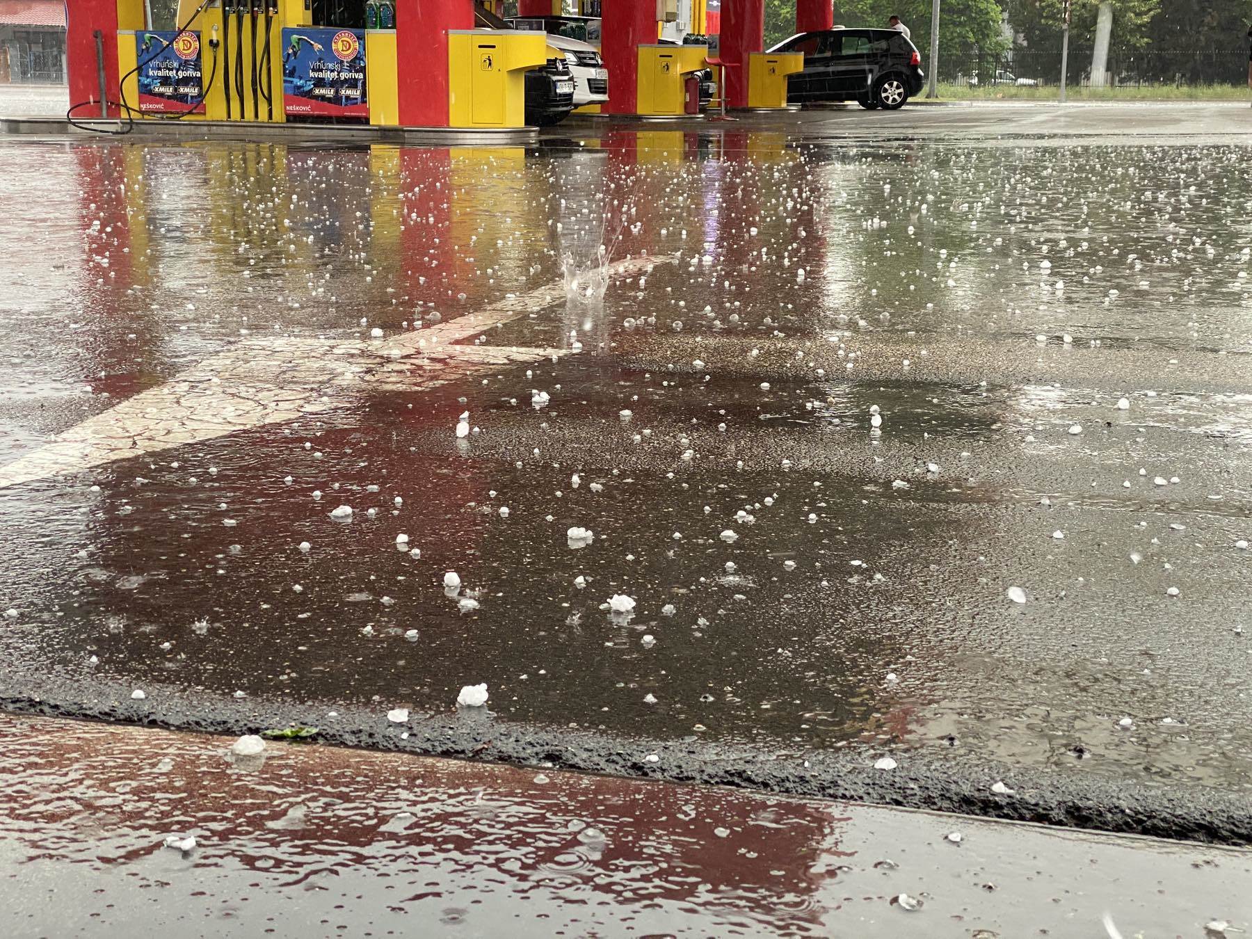 Upozorenje voćarima zbog mogućeg nevremena Upozorenje voćarima zbog mogućeg nevremena