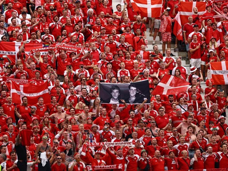  navijaci srbije ne smiju da imaju zastave sa kosovom danci smiju zastave grenlanda 