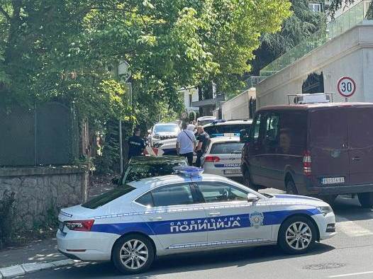  Pucao u policajca koji je čuvao ambasadu izraela u beogradu 