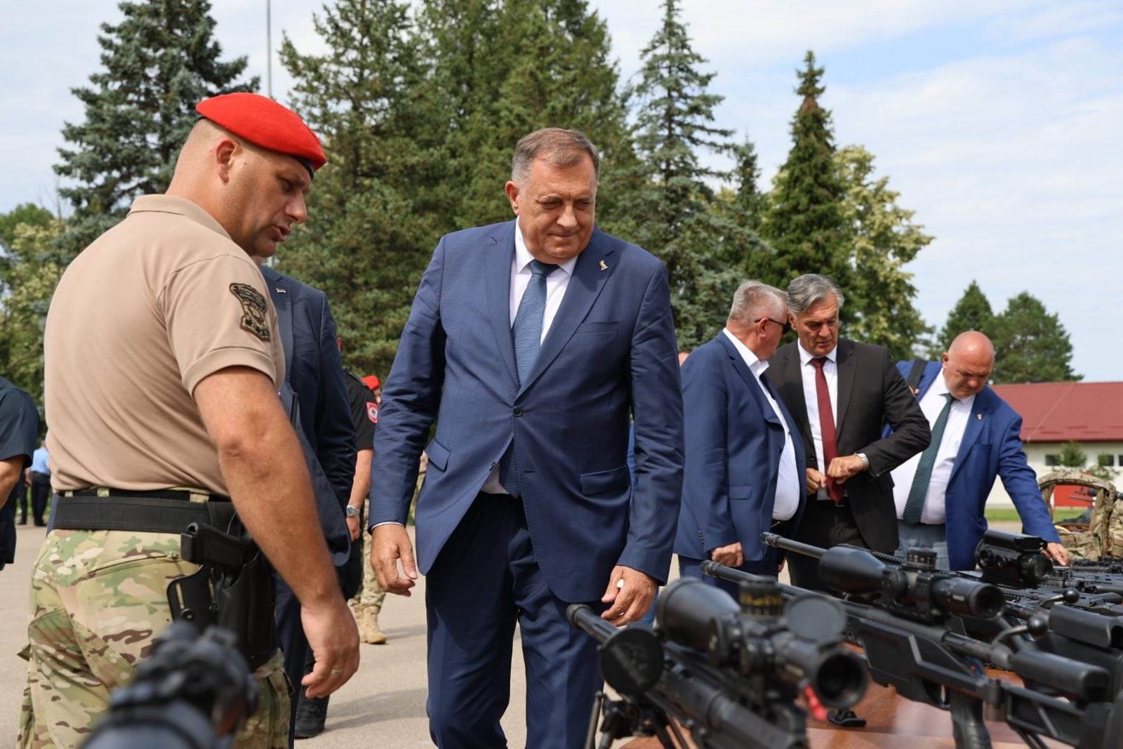  Dodik ponosan što u Policiji RS ima pripadnika svih naroda 