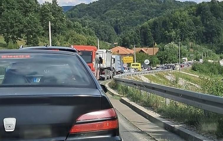  Težak udes na putu Tuzla-Zvornik, jedna osoba poginuila 