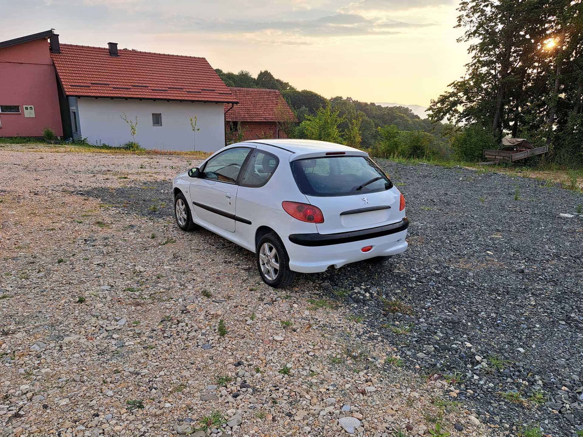  automobil koji poklanja Tešnjak 