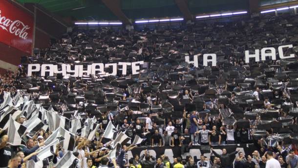  Navijači grade halu za treninge Partizana 