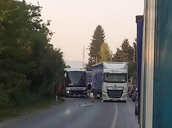  Sudar autobusa i teretnjaka u Doboju 