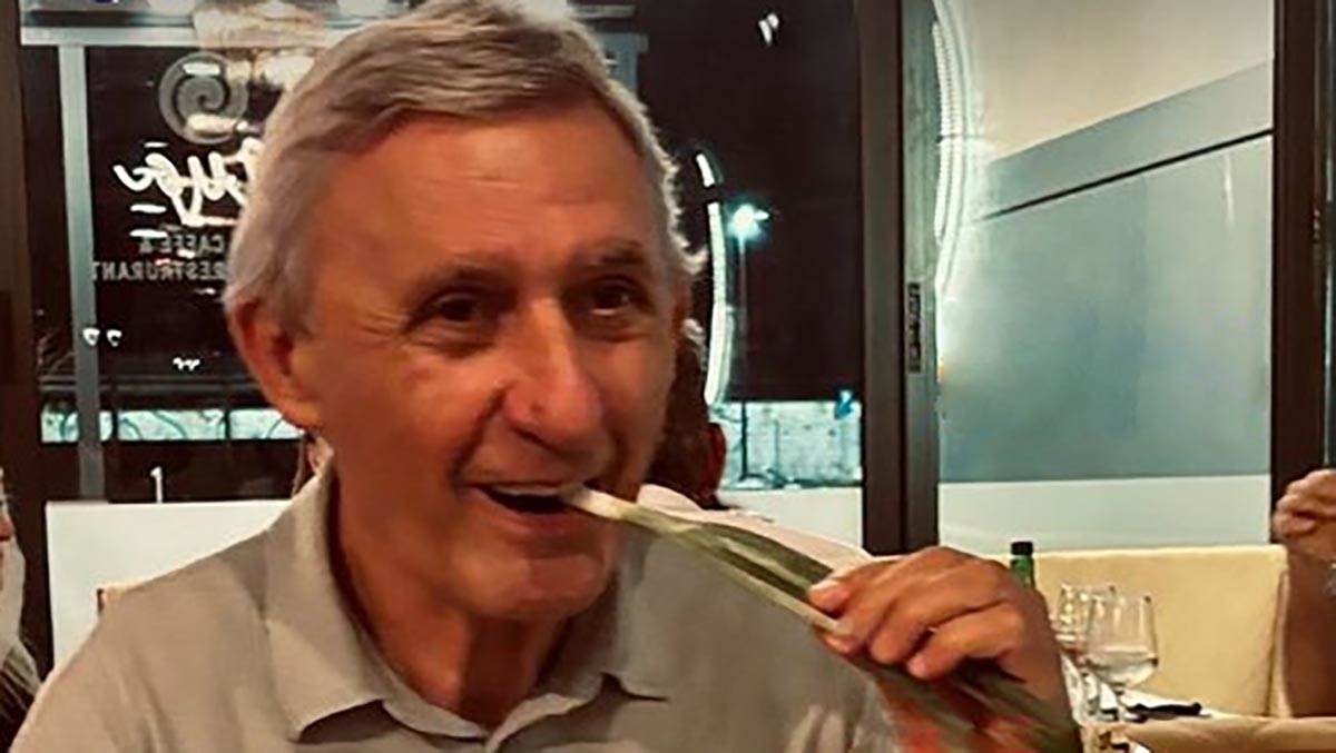  svetislav pesic jede jagnje u pirotu 