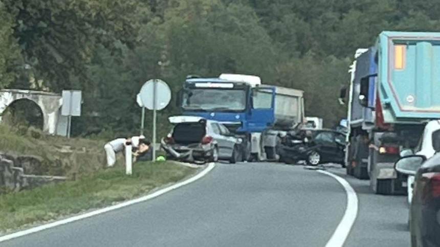  Sedam osoba povrijeđeno u nesreći u Žepču 