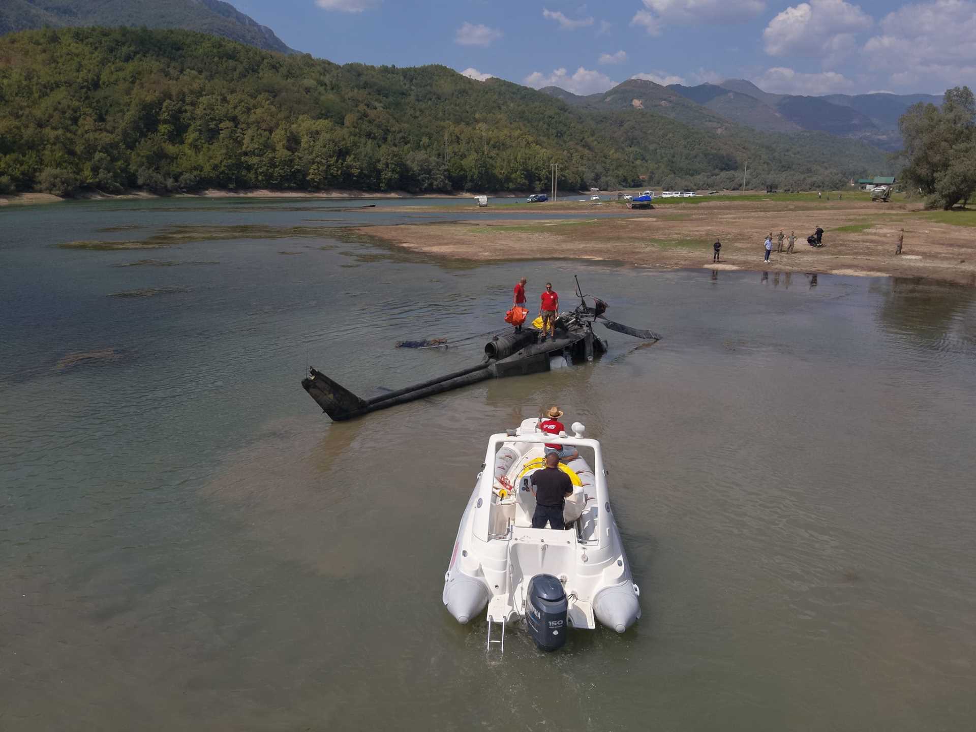  Helikopter izvučen iz Jablaničkog jezera 