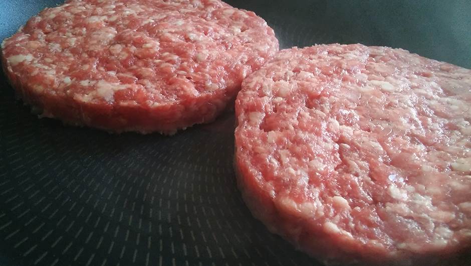 Najveća pljeskavica napravljena u Leskovcu Najveća pljeskavica napravljena u Leskovcu