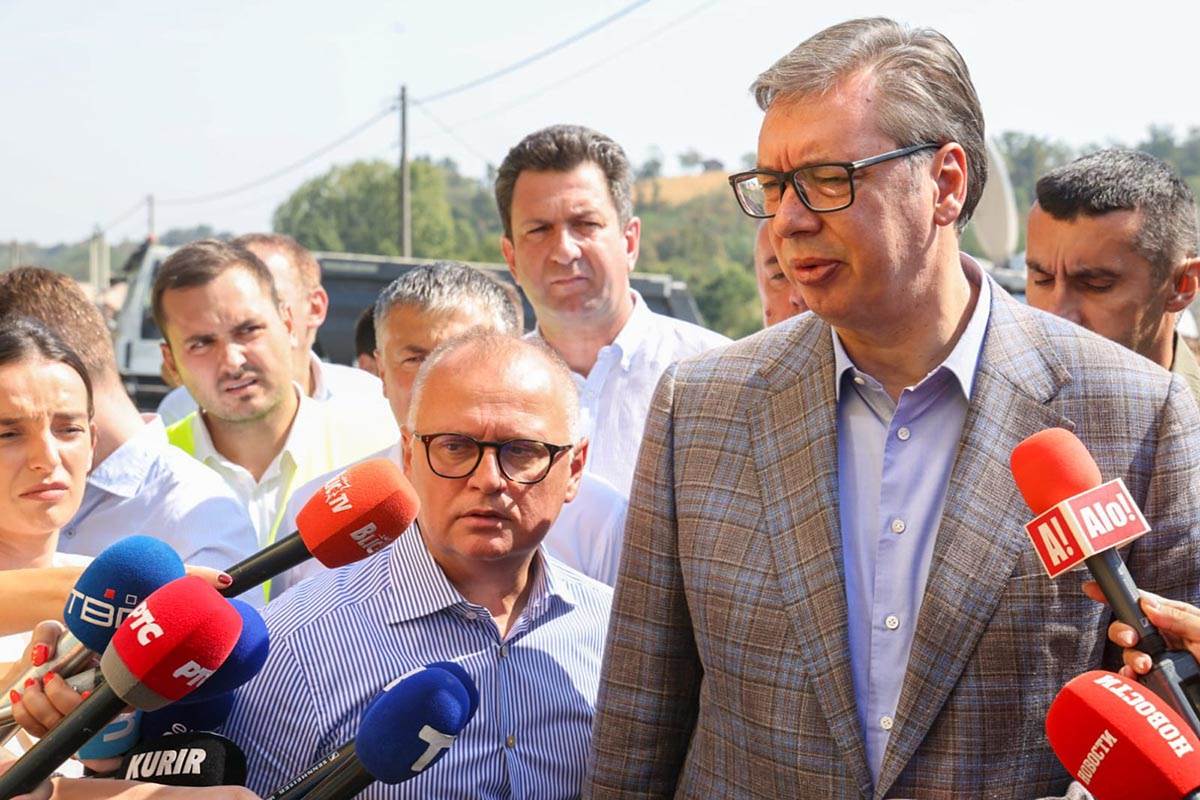  Vučić o obaveznom vojnom roku 