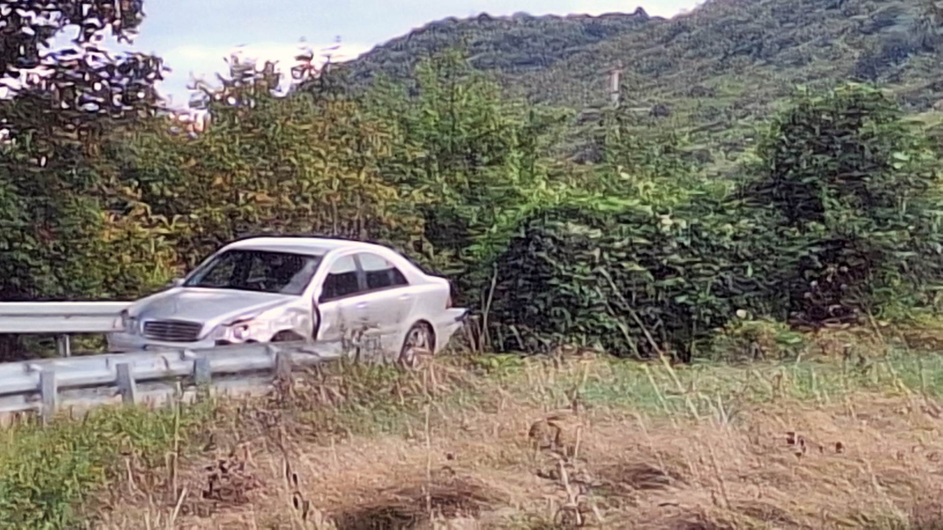  Sudar kod Bosanskog Grahova, saobraćaj se odvija jednom trakom (FOTO) 