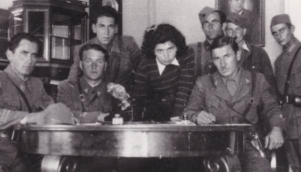 Štab 6. krajiške udarne brigade NOVJ u Banjaluci. Lijevo sjedi Milančić Miljević Štab 6. krajiške udarne brigade NOVJ u Banjaluci. Lijevo sjedi Milančić Miljević