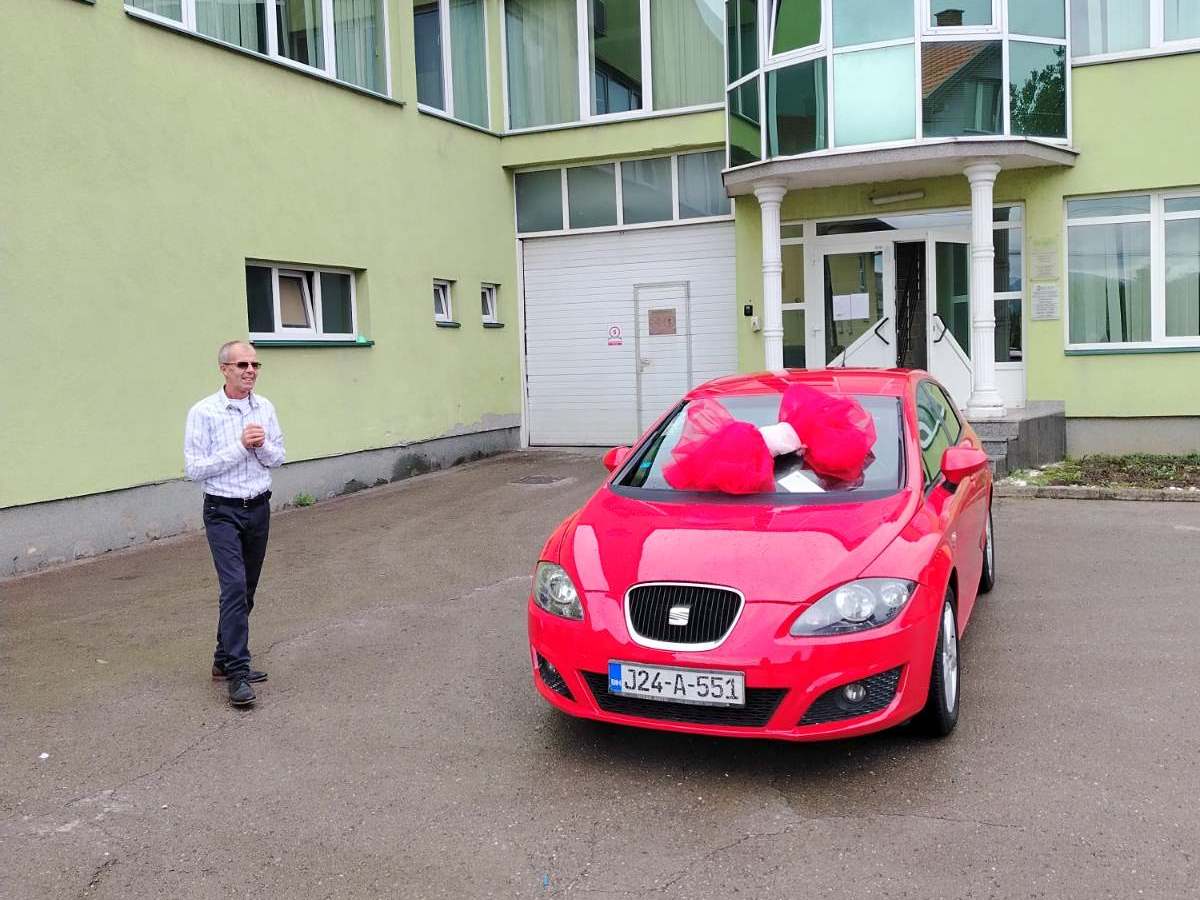  Direktor iz Visokog poklonio radniku automobil 