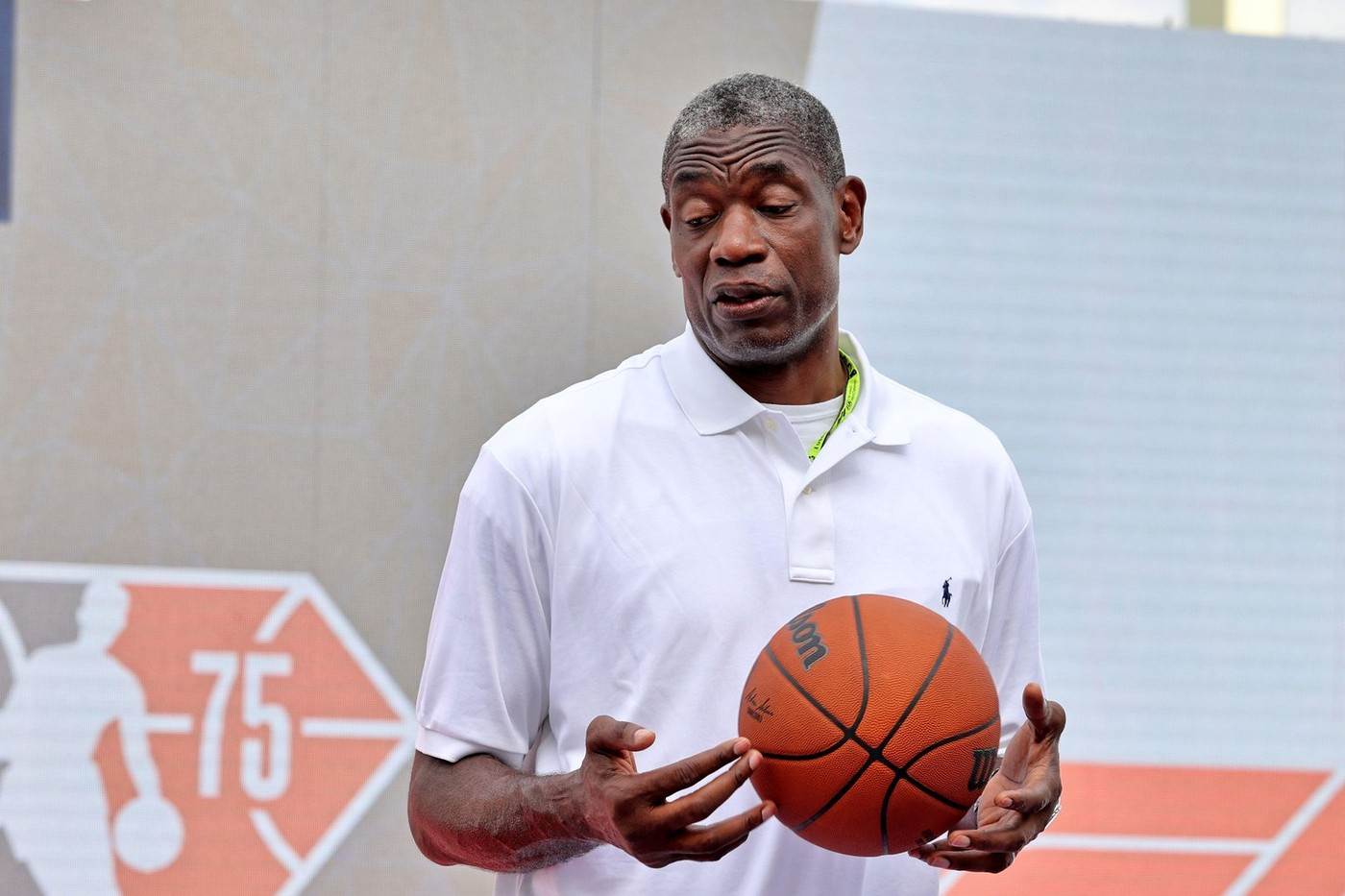  Dikembe Mutombo 