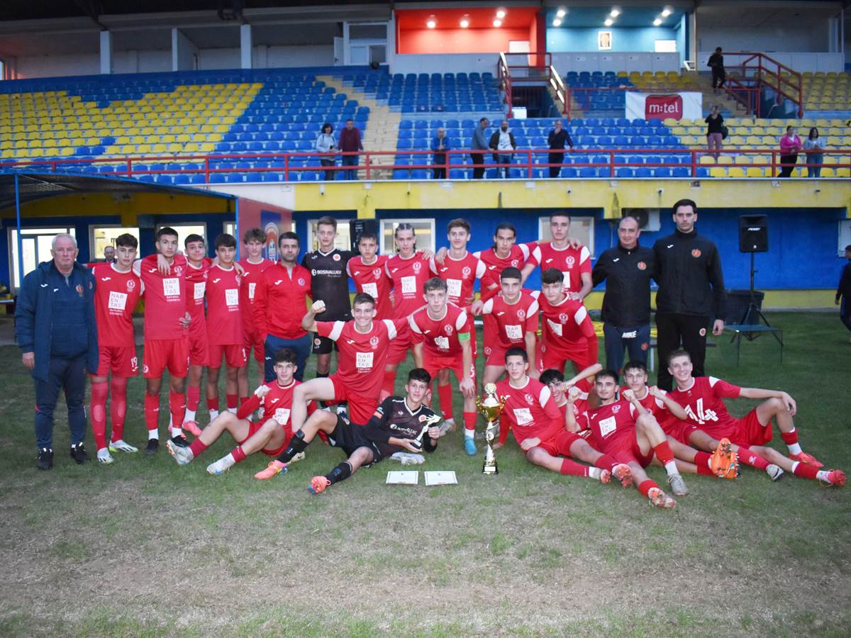 Kadeti FK Velež Mostar pobjednici 14. memorijala Dr Milan Jelić Kadeti FK Velež Mostar pobjednici 14. memorijala Dr Milan Jelić