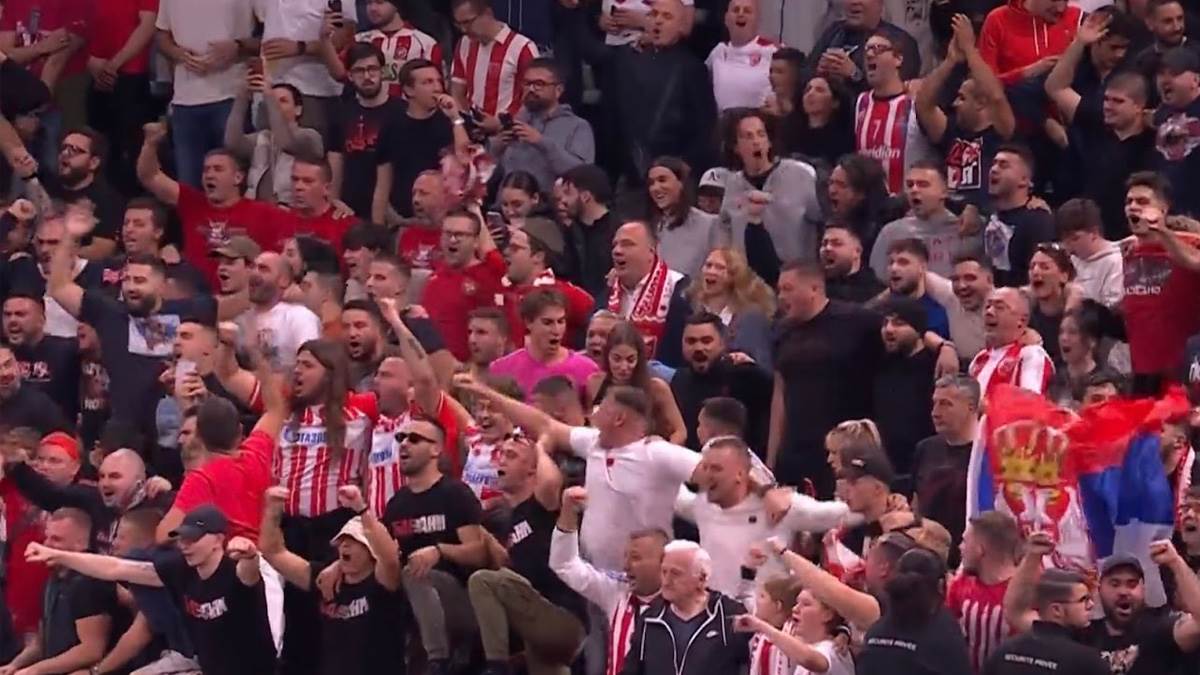  Delije na utakmici Pariz Crvena zvezda  