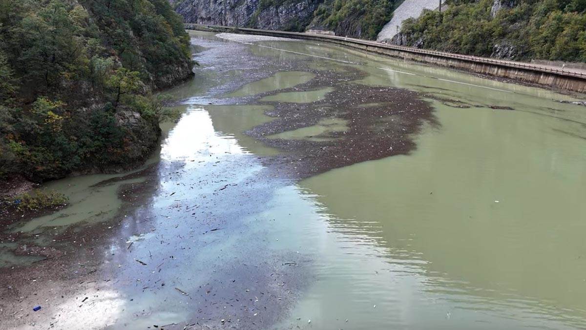  Neretva zatrpana smećem 