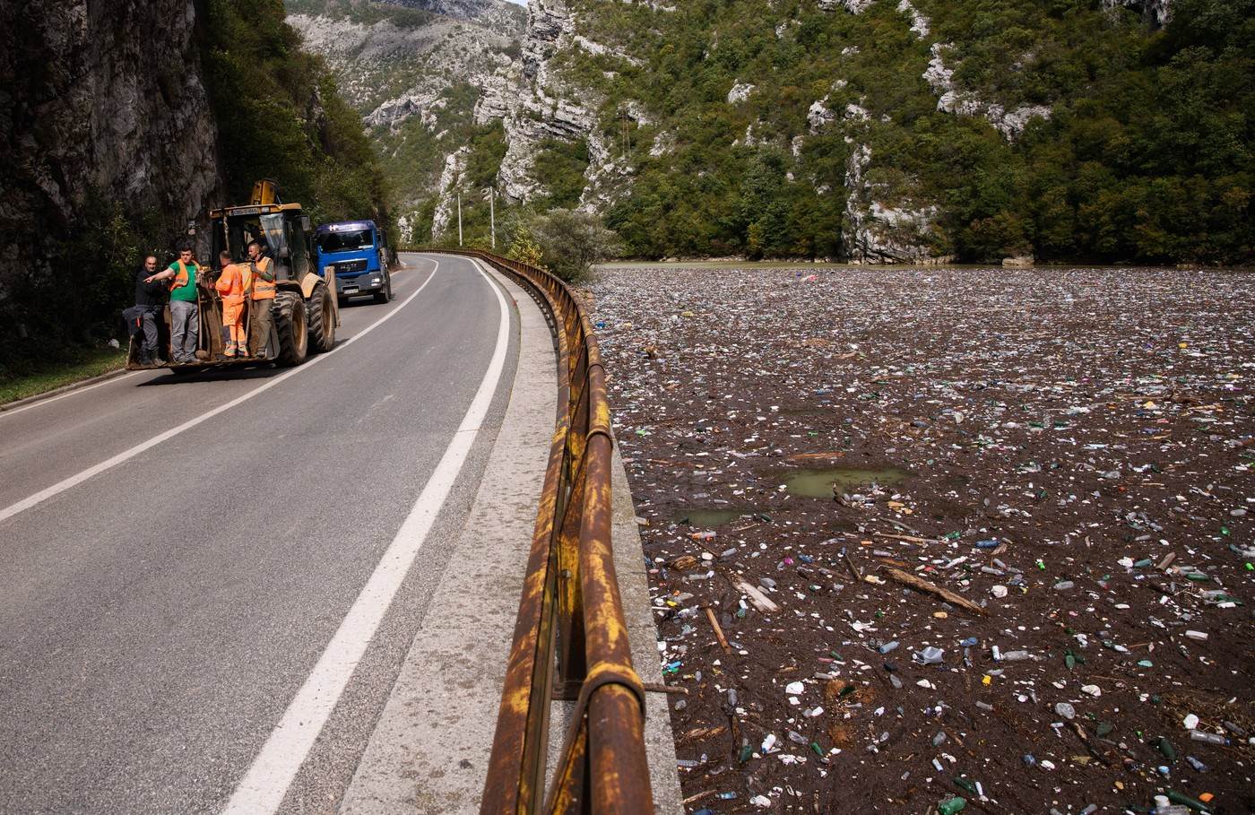  Put M17 Jablanica Mostar, smeće u Neretvi nakon poplava 