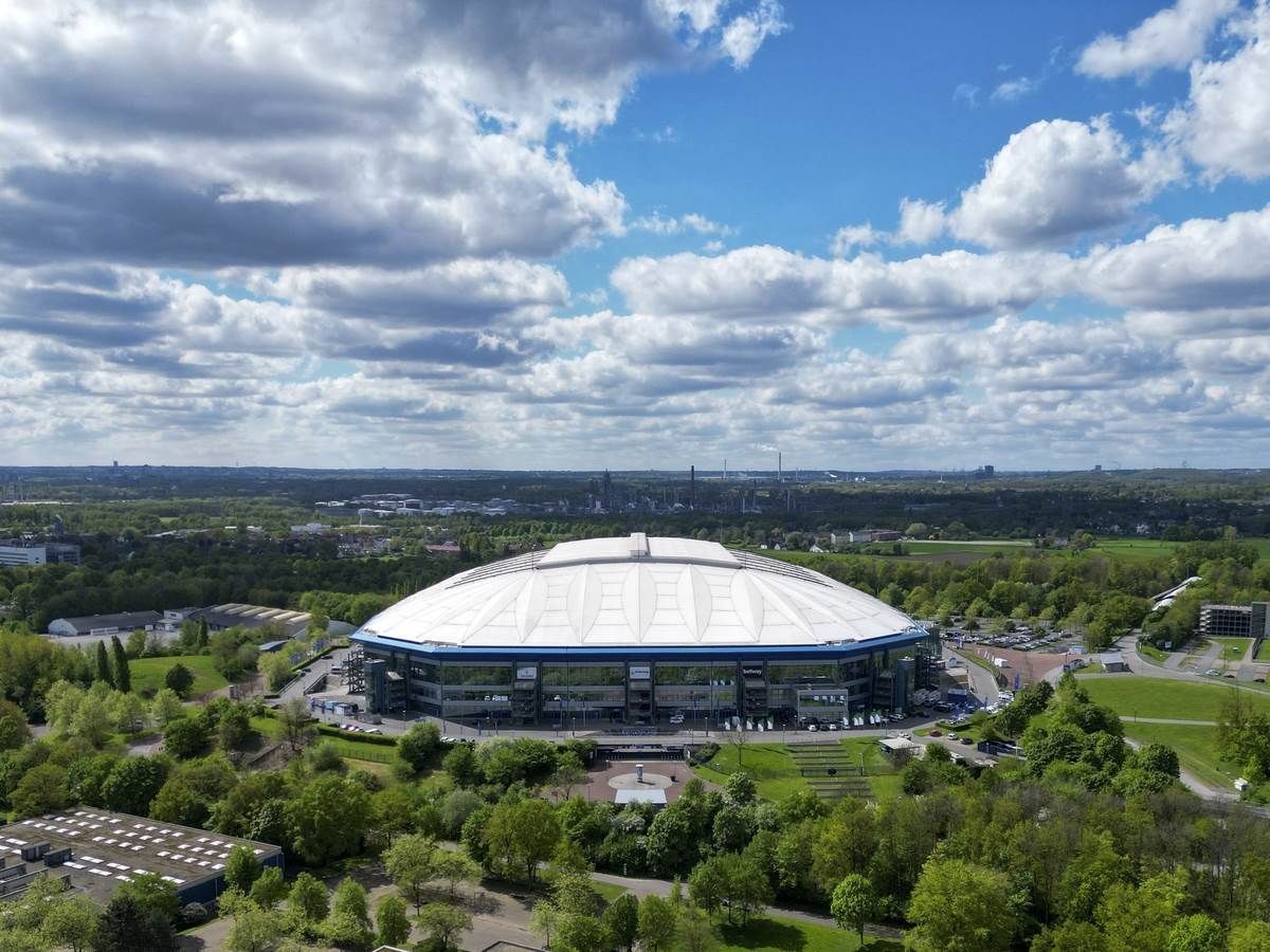  Šalke prodaje stadion da izbjegne bankrot 