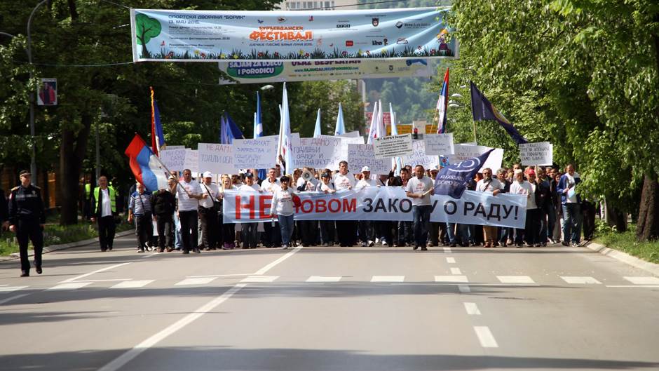  Sindikalci i radnici: Nećemo novi zakon! (Foto) 